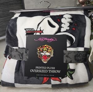 Ed Hardy Embossed plush oversized throw 60in x 70in new